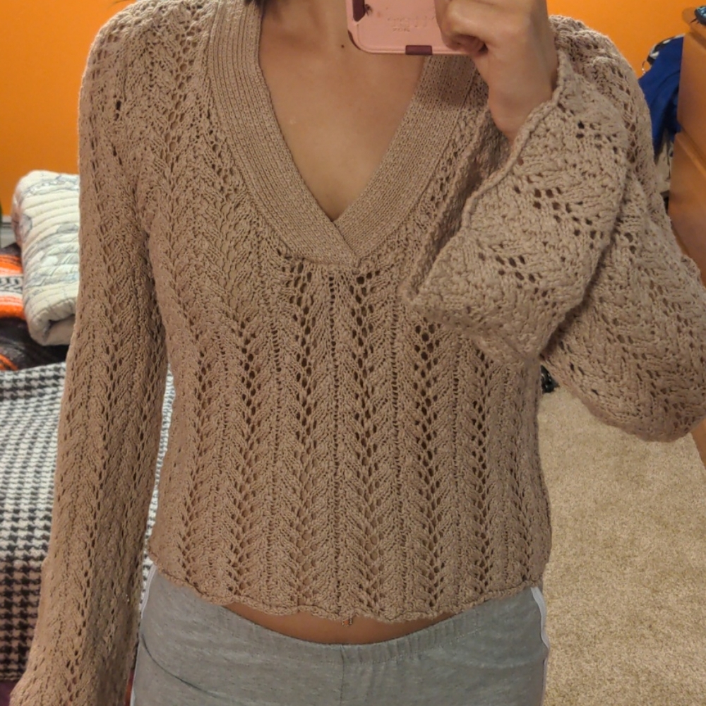 Tan sweater - Picture 6 of 7